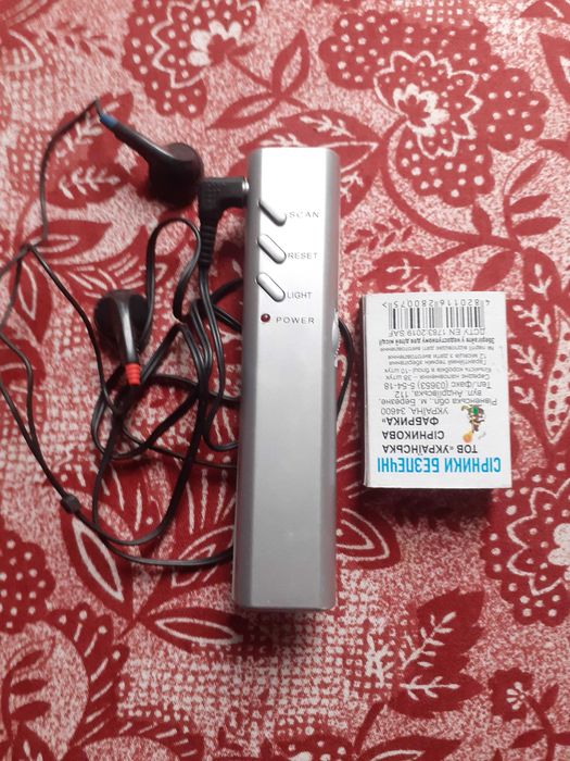 FM радіоприймач,кишеньковий.