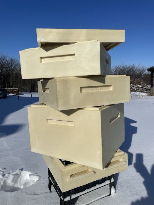 Вулики  ППУ цільнолиті, універсальне дно пилкозбірник. 10 рамок.