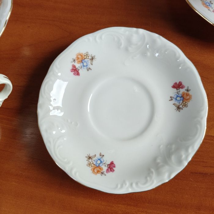 Serwis porcelanowy do kawy z Wałbrzycha.