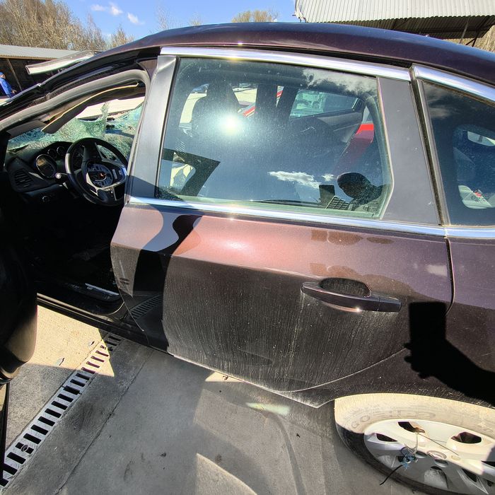 Opel Astra J Sedan Drzwi Tylnie Lewe Z41C