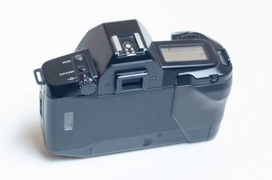 Плівковий фотоапарат-дзеркалка Canon EOS 650, робочий