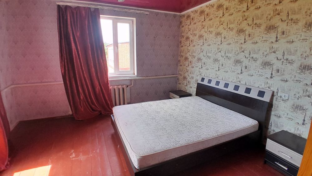 Продається двоповерховий будинок в м. Ананьїв