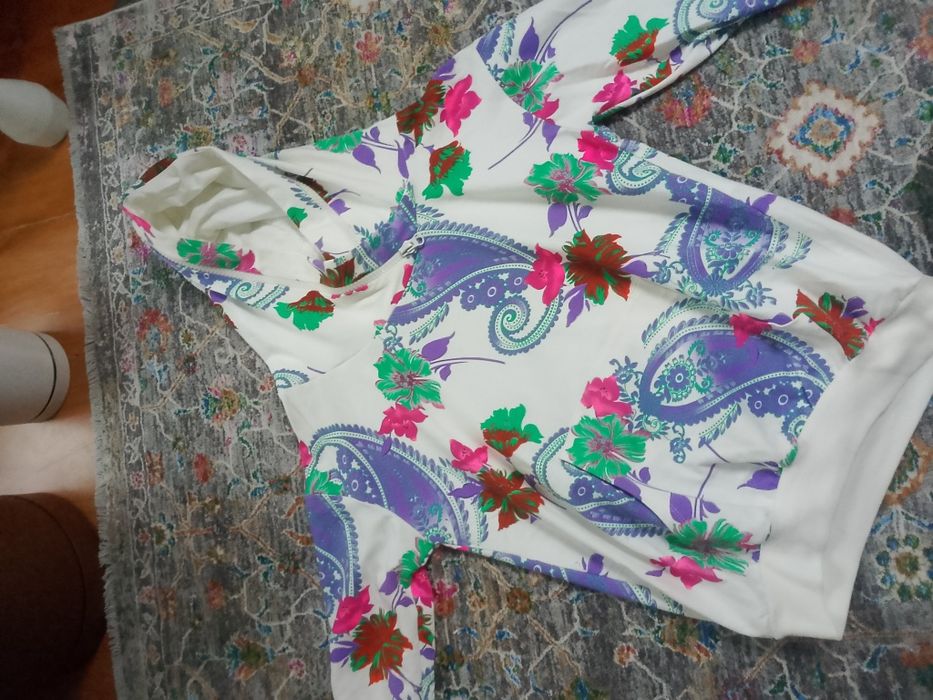 Różne bluzy z kapturem S/M