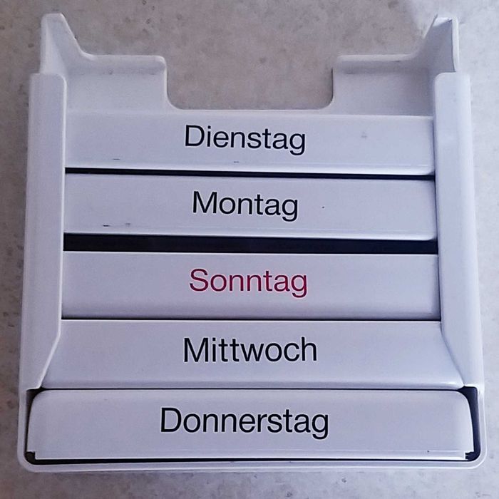 Градусник медицинский с Таблетницей на неделю/ каждый день