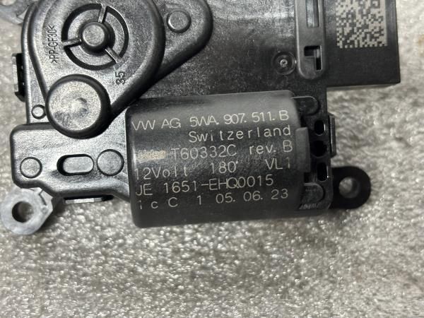 Motor da comporta da sofagem VOLKSWAGEN Golf VIII (CD1)