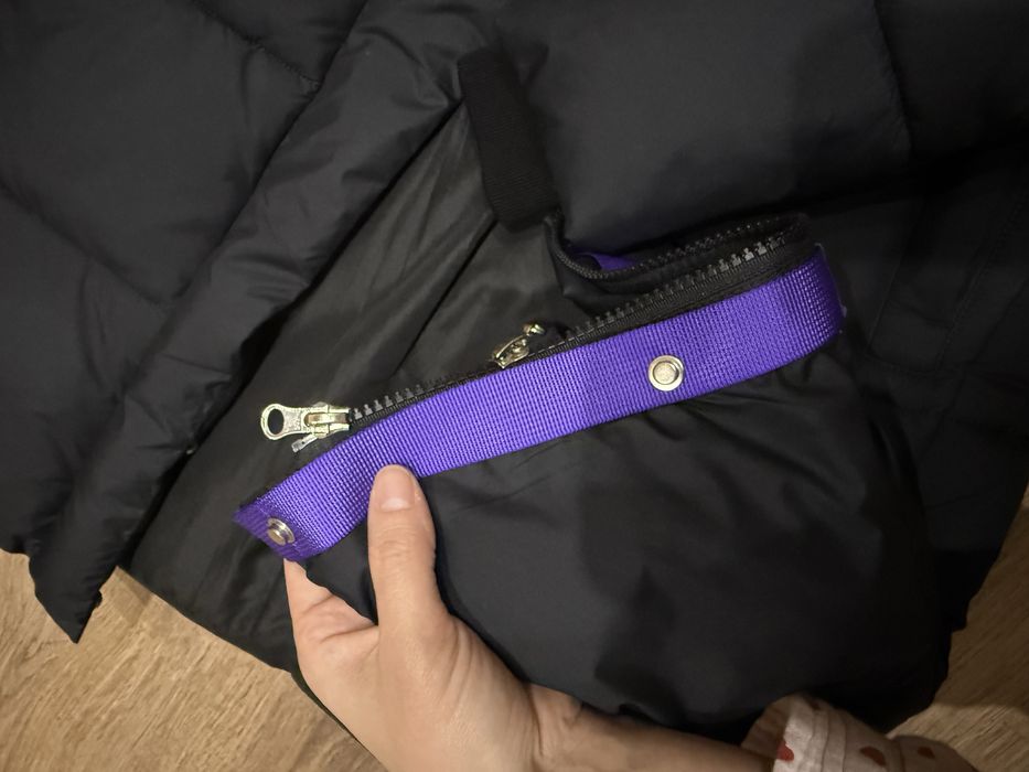 Продаю чорний пуховик, дуже теплий.