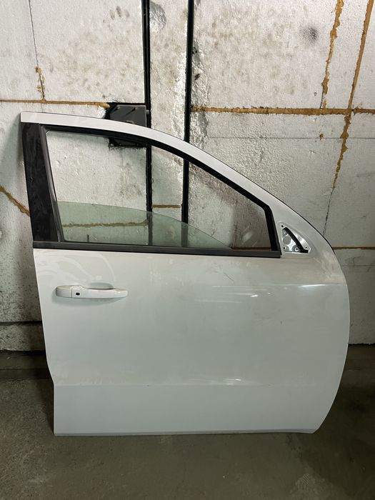 Двері Dodge Durango