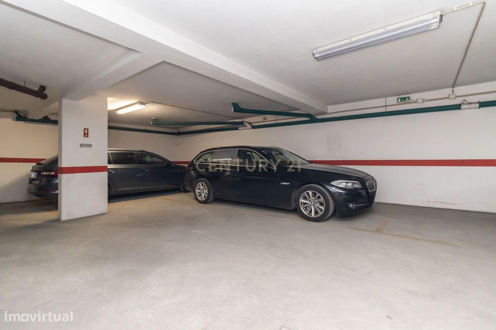 Apartamento T3 com Parqueamento, Arrecadação e Terraço - Sobreda