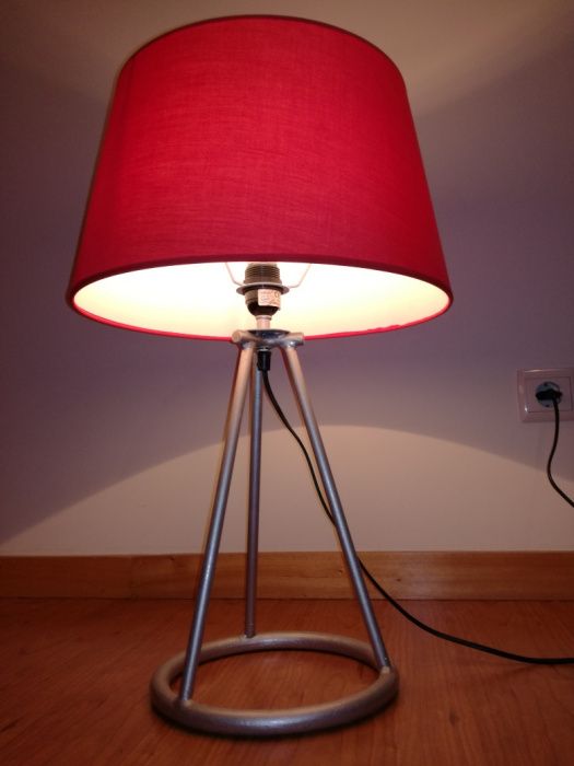 Candeeiro de aparador da loja O Gato Preto - Impecável