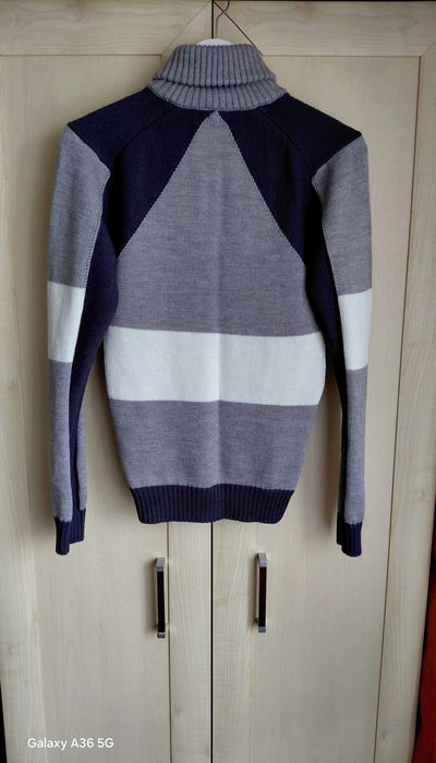 Damski śliczny sweter,golf Kari Traa