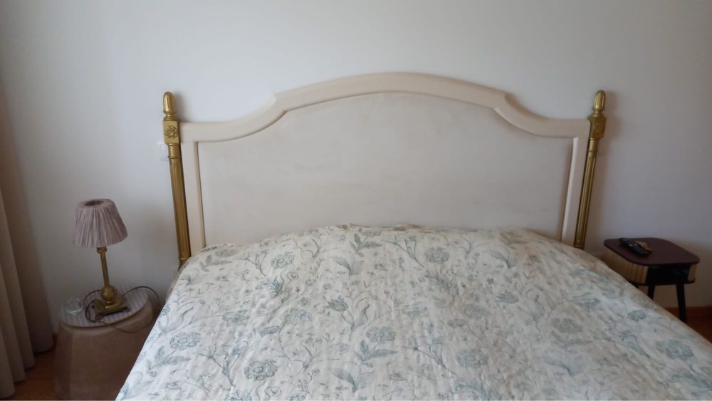 Cama king size beje