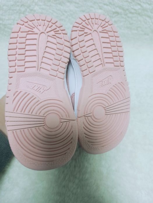 Оригінал NIKE  22 розмір,14 см Шкіряні кросівки для дівчинки