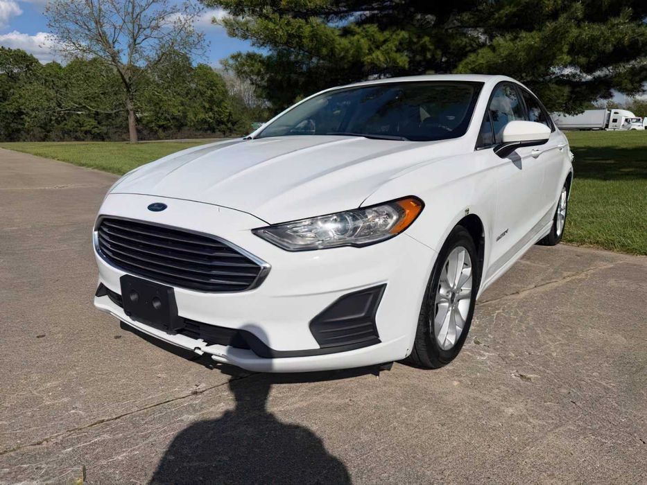Ford Fusion Titanium Hybrid      2019