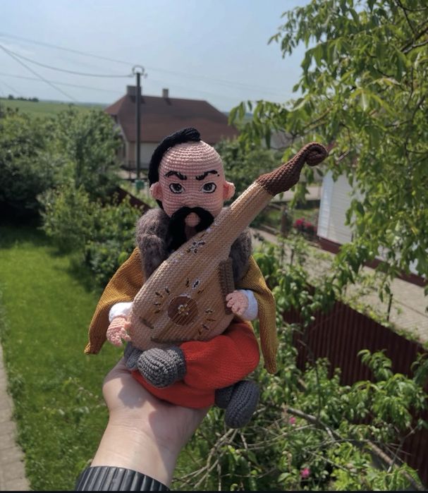 Козак Мамай звʼязаний гачком