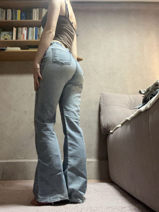 Джинси кльош на високій посадці