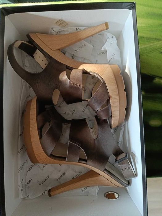 Sandały skórzane na szpilce Kazar 38