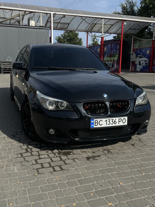 E60 535D битурбо на оригинальном М обвесе 
Задний бампер сделан по индивидуальному заказу 
3.0 дизель, мощный и экономичный.
Хорошее техническое состояние, мотор и коробка без нареканий.
Кузов и салон ухоженные, ломаные спинки всё работает.
Обслуживалась вовремя 
Продажа по причине того что нужен кроссовер 
Торг у капота 
Просьба перекупам не звонить!!!
Все вопросы по телефону на смс не отвечаю!
06******77 Евгений