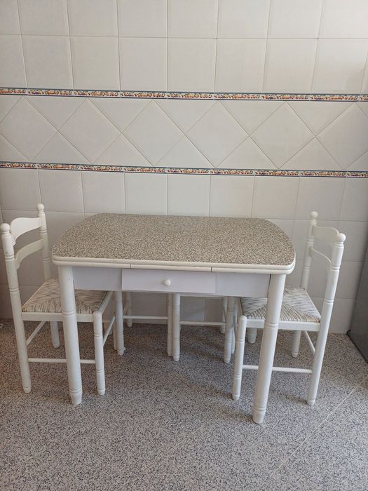 Mesa de cozinha/Cadeiras/Bancos