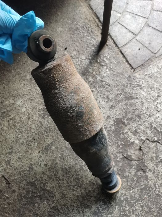 Амортизаторы задние на т4 2шт