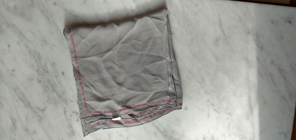 Apaszka Biodroga 100% jedwab szara bordowa jedwabna kwadratowa