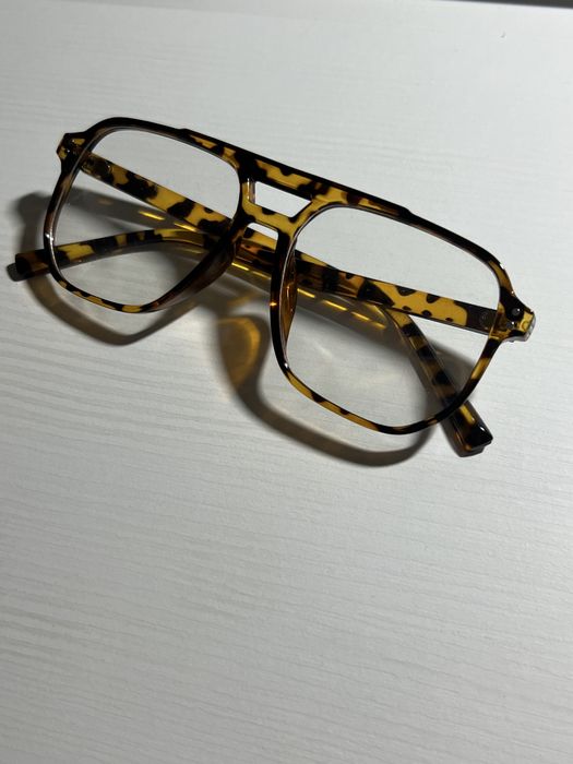 Окуляри, аксесуар