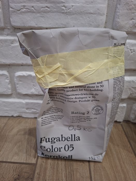 Fuga Kerakoll 05 szary. 14 gołębi 1,8 kg 30 brąz 2,6kg. 34 brąz 2,4kg