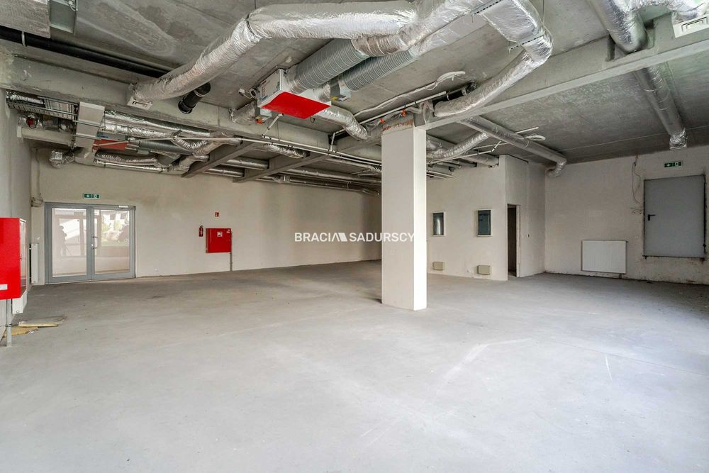 Lokal parterowy w ciągu komunikacyjnym