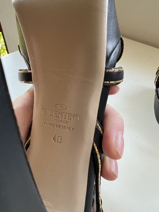 Розпродаж. Босоніжки Valentino