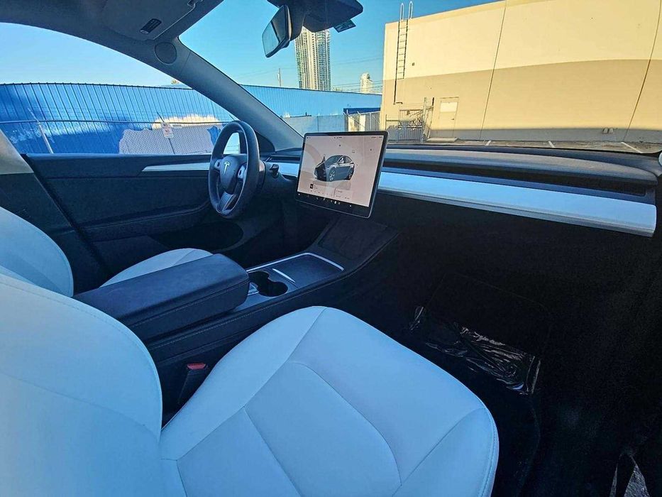 Tesla Model Y Long Range Dual Motor 2023