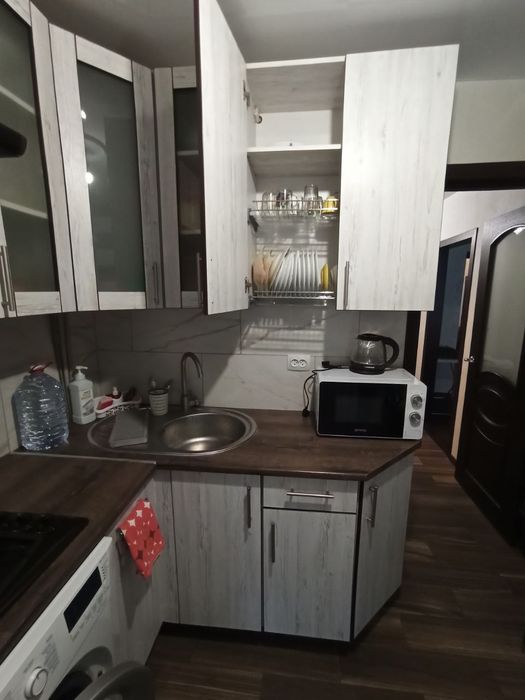 Квартира 2-кімнатна центр міста 1 поверх подобово