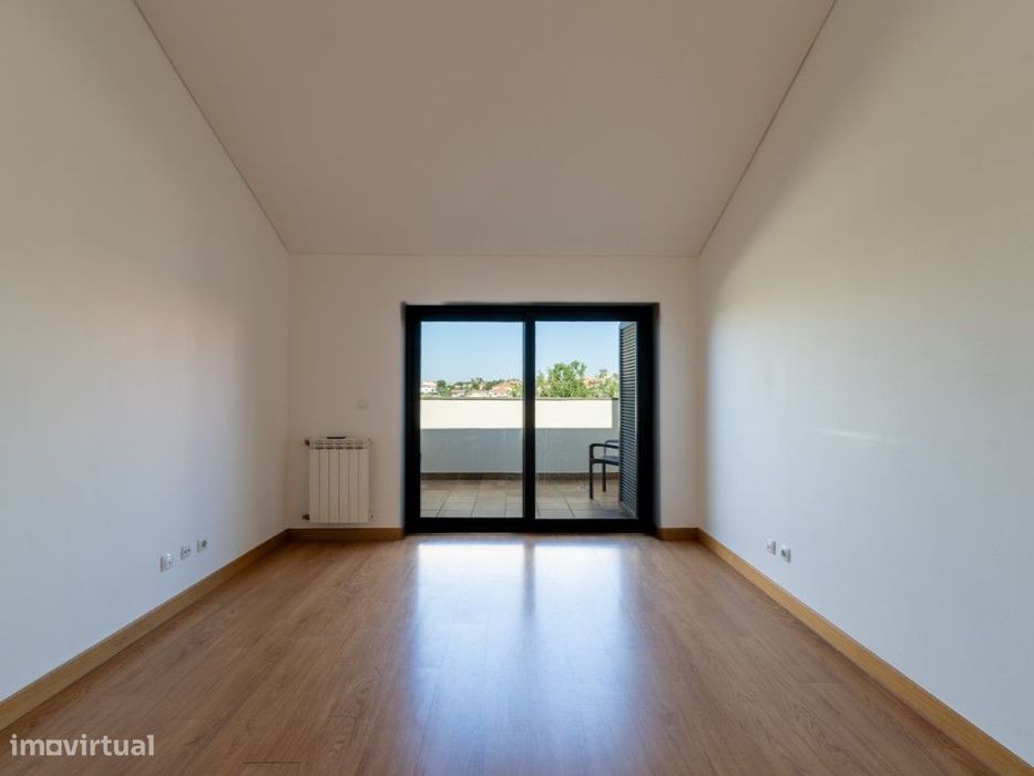 Apartamento T1+2 para arrendamento sem móveis, em condomínio privad...