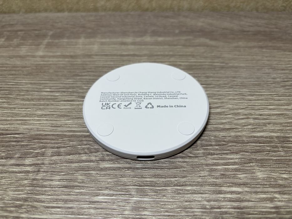 Новий, швидкий бездротовий зарядний пристрій 15W