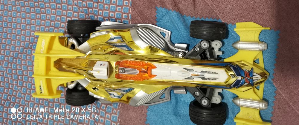 Flash and Dash Remote-Controlled Car423161132976056321