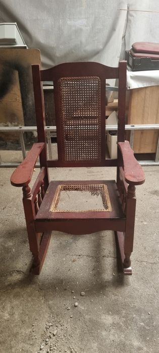 Cadeira de baloiço em madeira