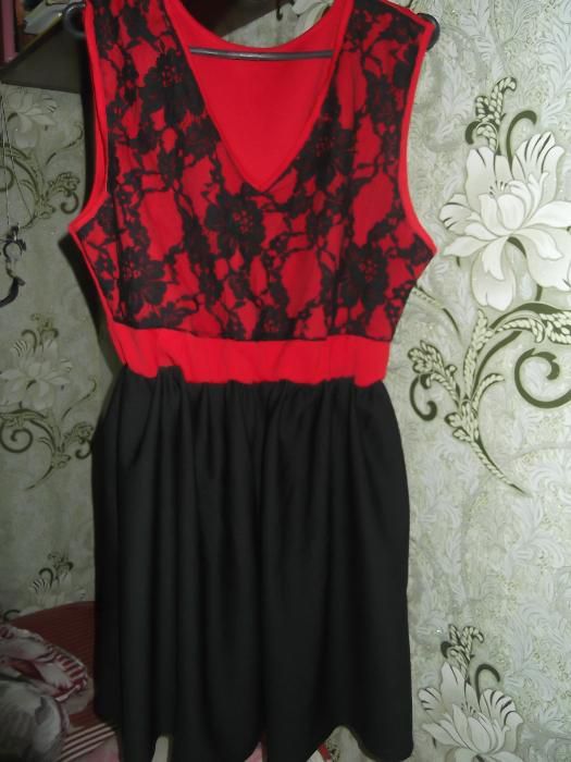 Черно-красное платье