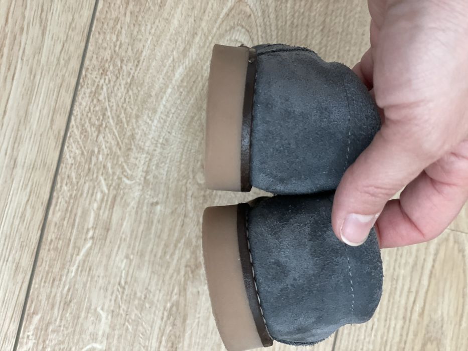 Sapatos carneiras cinza claro