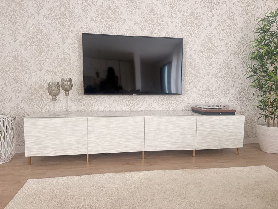 Móvel de televisão branco