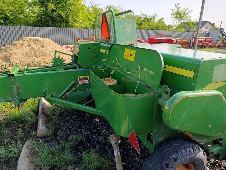 Продам прес підборщик, прес підбирач JOHN DEERE 332,  Джон дір 332