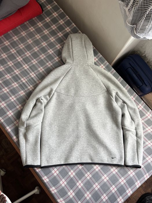 Nike Tech Fleece Cinzento – Tamanho L – Muito Bom Estado