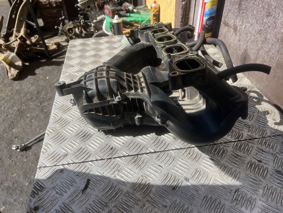 Коллектор впускной 1.8 бенз Mazda gg год 07 мазда 6