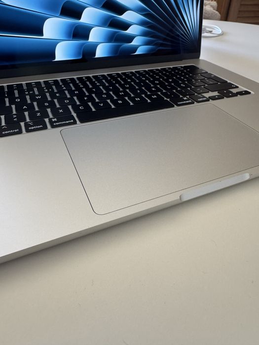 MacBook Air 15” M4 16GB  RAM / 256GB SSD (Prateado)