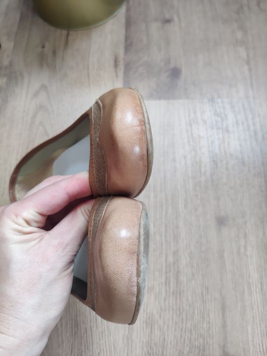 Sapatos em pele tamanho 38