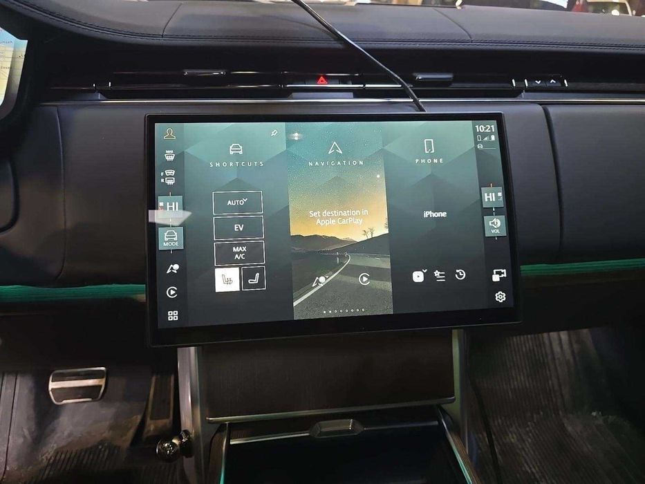 2025 Land Rover Range Rover Plug-In Hybrid SE