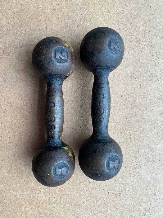 Гантели 2 кг, на одной вмятинка, СССР.