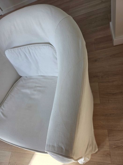 2 białe fotele IKEA