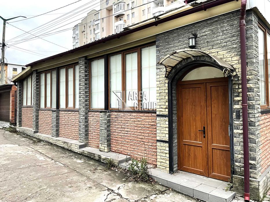 Комерційне приміщення в центрі міста під заклад харчування