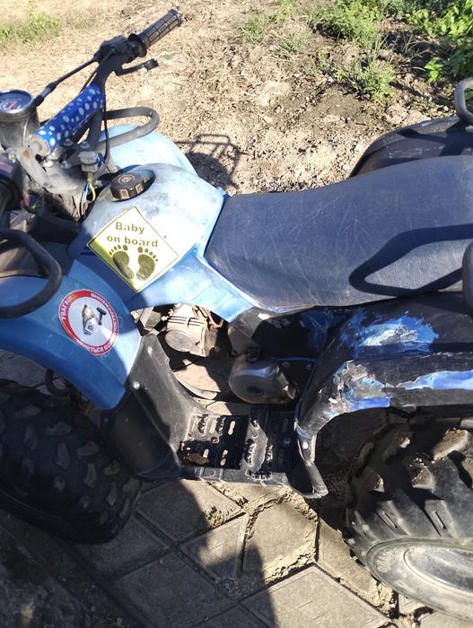 Подаю квадроцикл 110 кузов трохи поцарапаний не працюють лампочки