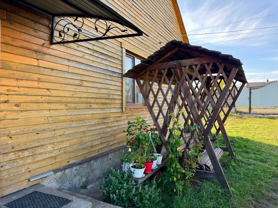 Продам добротний будинок з ділянкою! Сарнеський район!!