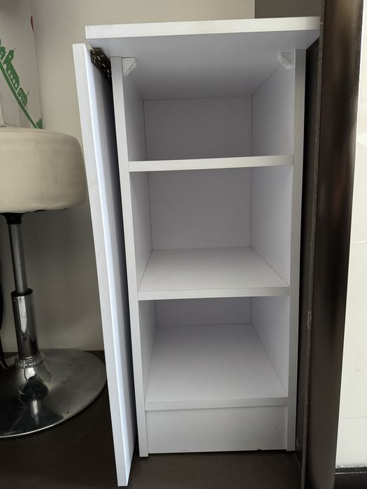 Манікюрний стіл.