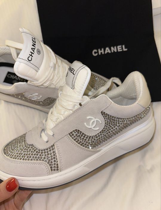Очень красивые кроссовки от Chanel